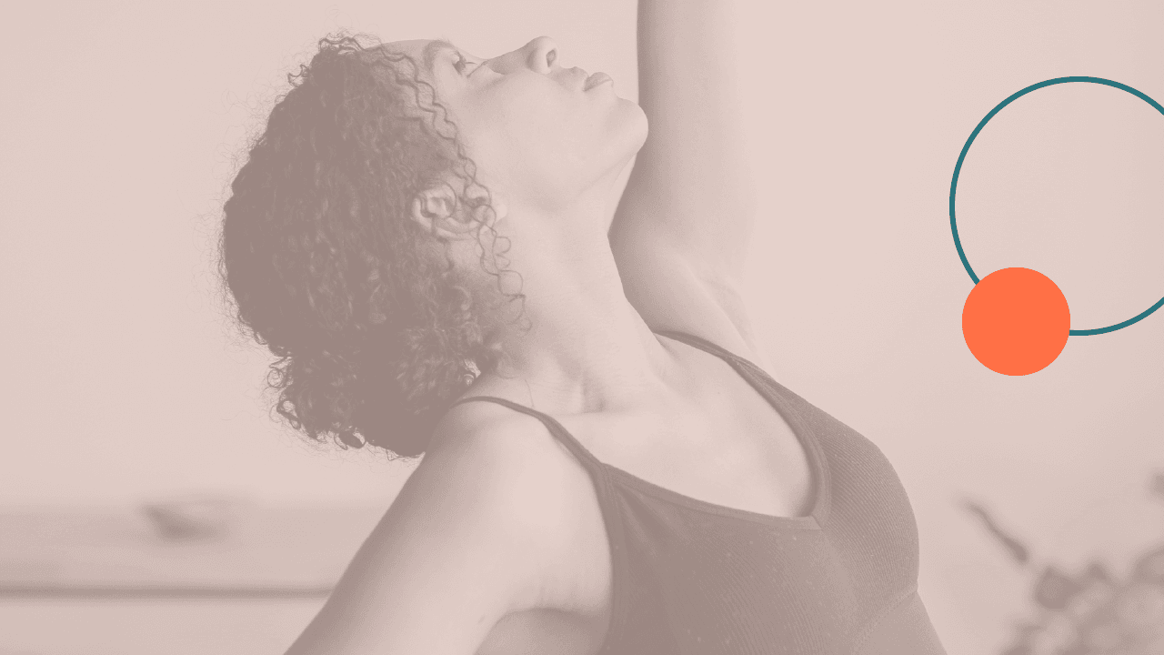 Seis posturas de yoga que pueden ayudarte en la menopausia